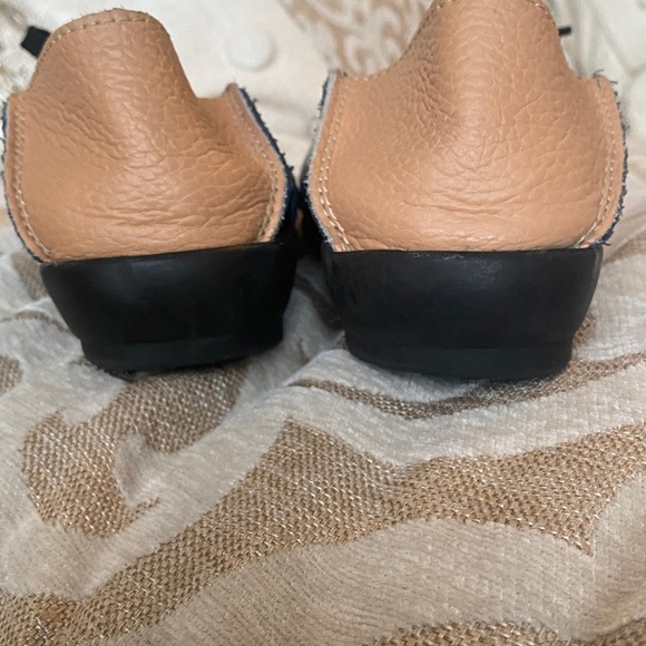 Levi’s Comfort Loafers Black w/ Blue Flowers – Size 39 - Picture 8 of 9